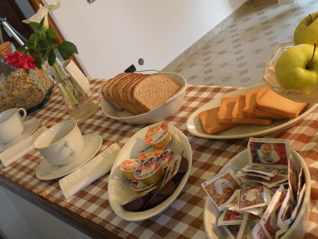 B&B Villa Mirella Casnate con Bernate エクステリア 写真