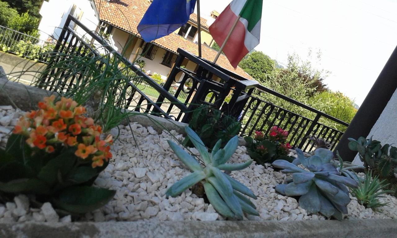 B&B Villa Mirella Casnate con Bernate エクステリア 写真
